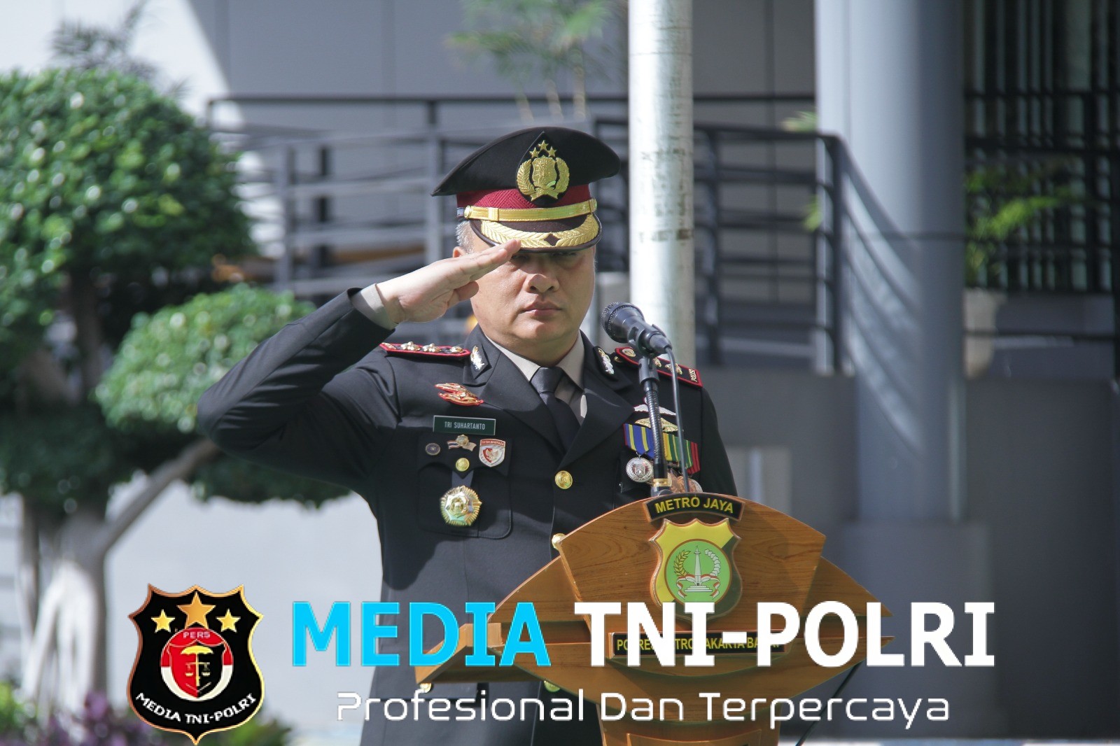 Polres Metro Jakarta Barat Gelar Upacara Peringatan Hari Pahlawan 2025