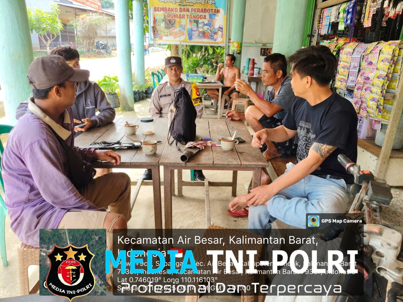 Patroli Humanis, Polsek Air Besar Jalin Silaturahmi dan Serap Informasi Warga