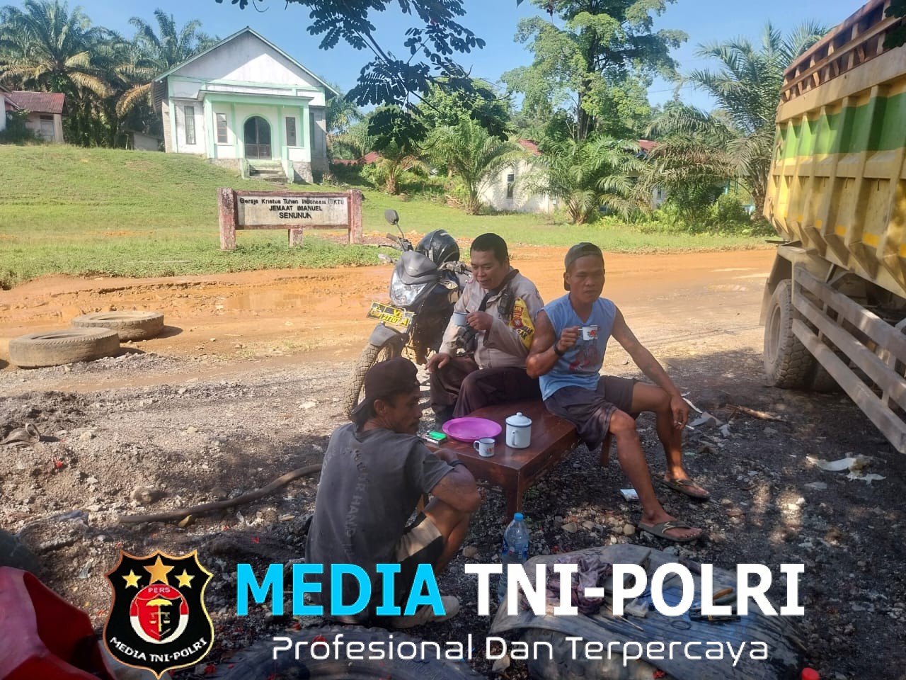 Bhabinkamtibmas Sebangki Ajak Warga Tak Mudah Terprovokasi Informasi Hoaks