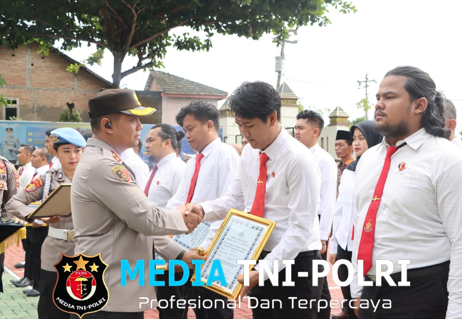 Polres Wonogiri Berikan Penghargaan untuk Anggota dan Warga Berprestasi, Dorong Semangat Pelayanan dan Pengabdian