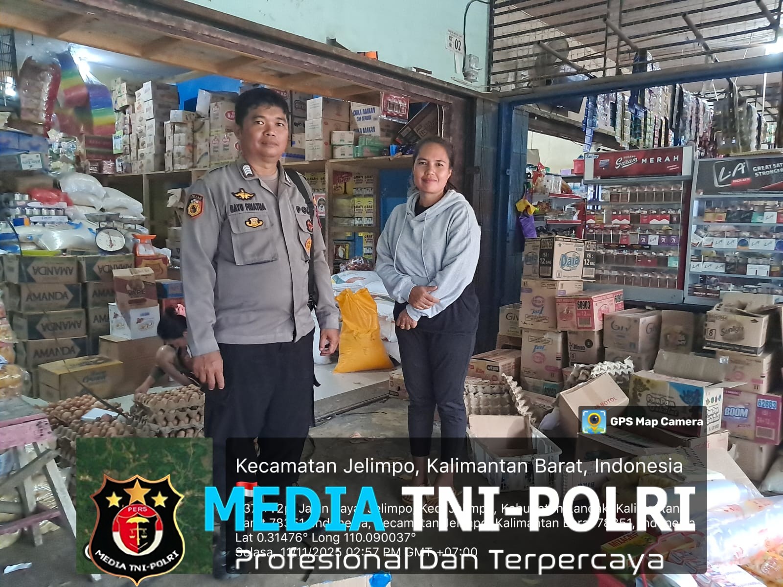 Personil Polsubsektor Jelimpo Tetap Jalin Kedekatan Dengan Masyarakat Lewat Patroli Sambang Dialogis