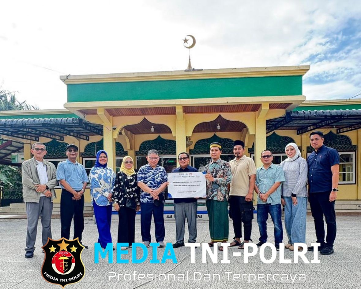 Kolaborasi Jamkrindo, IFG dan Kejaksaan Salurkan Bantuan Renovasi Masjid dan Surau di Pariaman