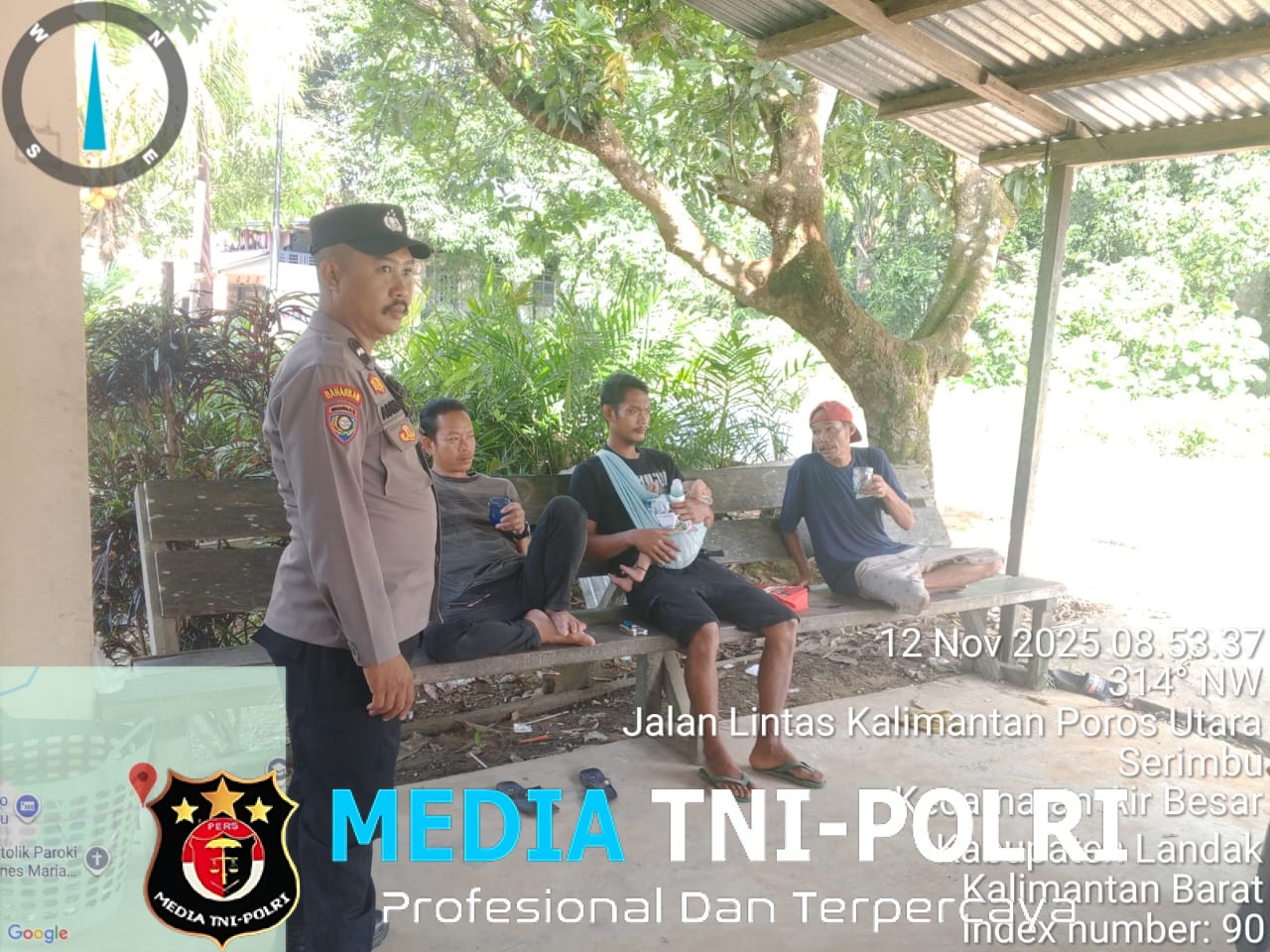 Polisi Sapa Warga di Saat Patroli Siang, Begini Aksi Humanis Personel Polsek Air Besar