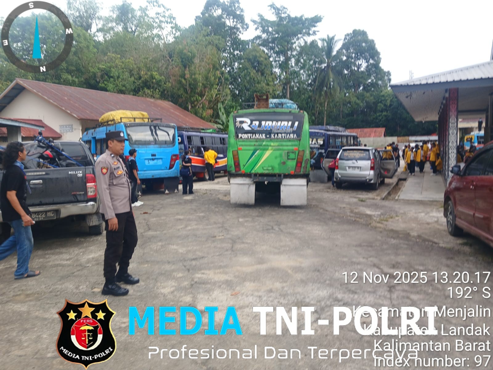 Polsek Menjalin Laksanakan Pengaturan Dan Pengamanan Kegiatan Masyarakat Guna Menjaga Situasi Kamtibmas Tetap Aman