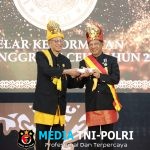 Mendagri Tito Terima Gelar Kehormatan “Petua Panglima Hukom” dari Lembaga Wali Nanggroe Aceh