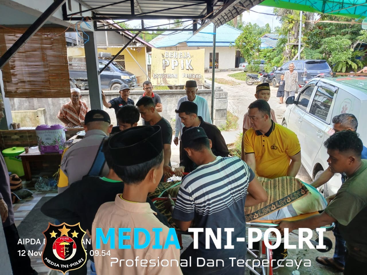 Kapolsek Mandor Bersama Anggota Sambangi Rumah Duka Warga, Wujud Kepedulian dan Empati Polri