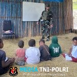 Satgas Yonif 700/WYC Hadirkan Semangat Belajar di SD Mayuberi Kopda Yusuf Jadi Guru Sehari untuk Anak Papua