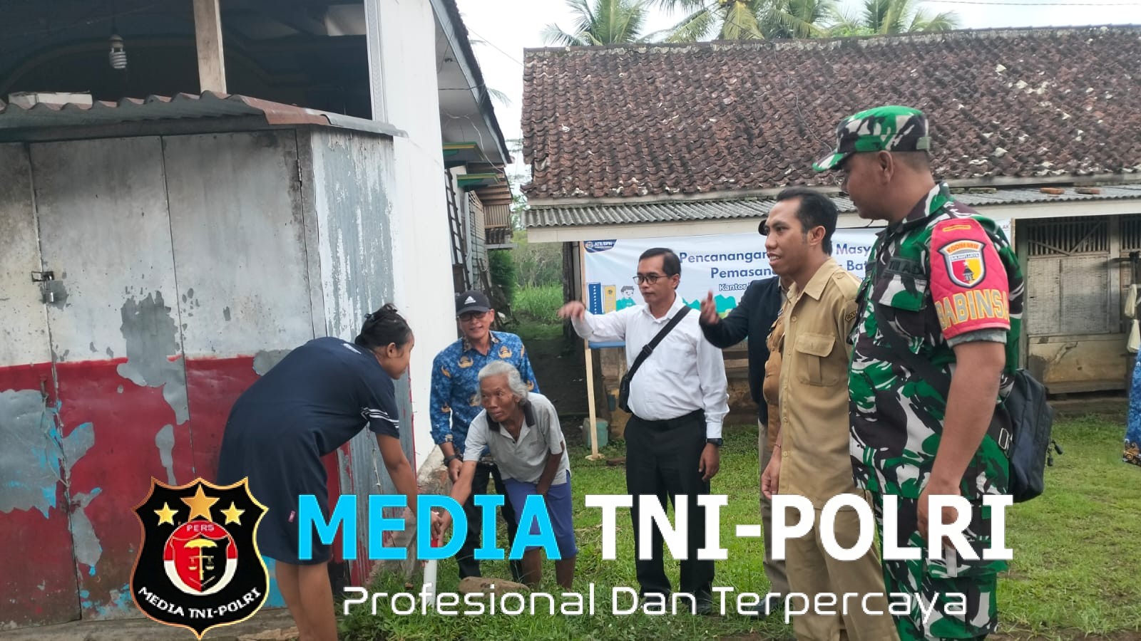 Babinsa Koramil 0818/09 Ngajum Dampingi Warga Pasang Tanda Batas, Wujudkan Desa Kranggan Tertib Lahan