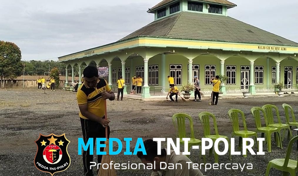 Kapolres Mesuji Pimpin Kegiatan Pembersihan Tempat Ibadah dalam Program Bersih Peduli Humanis