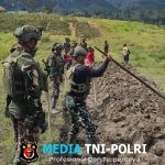 Prajurit dan Rakyat Satu Hati, Satgas Yonif 700/WYC Bangun Jalan Menuju Honai di Kampung Nipuralome