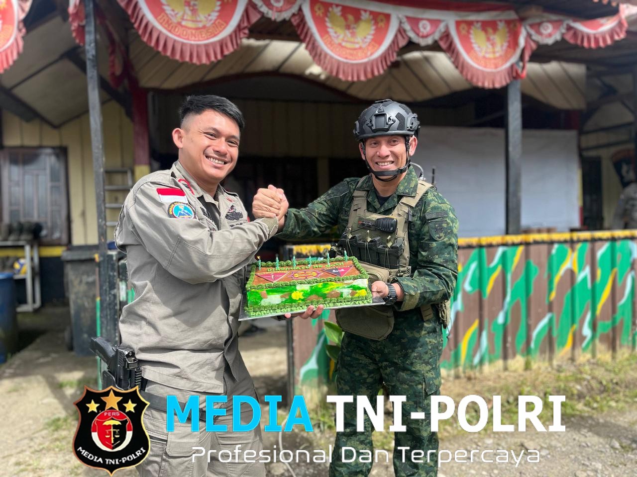 HUT ke-80 Brimob Jadi Momentum Kebersamaan Satgas Yonif 700/Wyc Lakukan Anjangsana ke Apkam Satgas Damai Cartenz di Ilaga