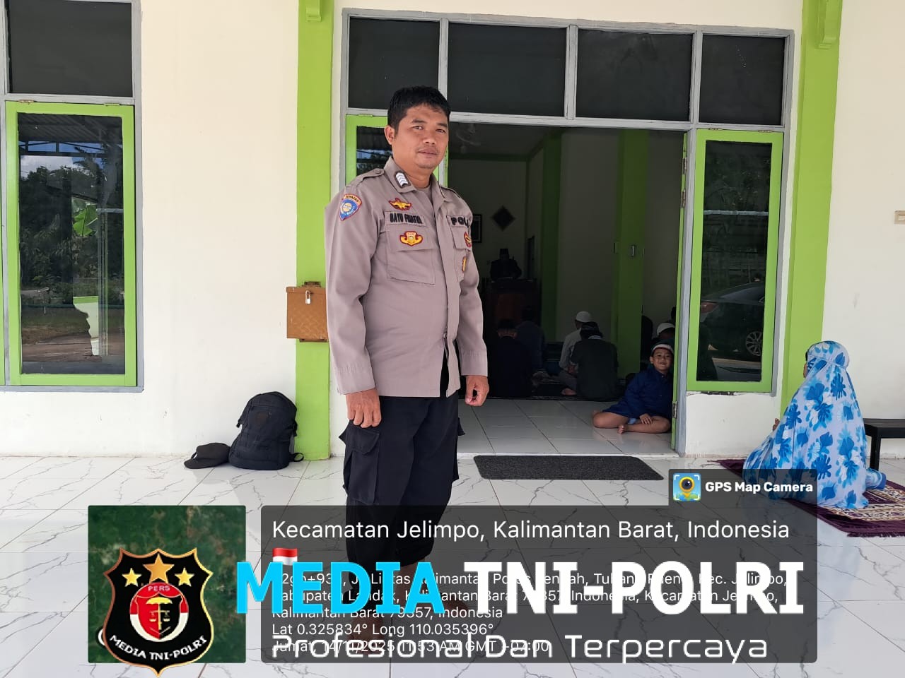 Pengamanan Sholat Jumat Oleh Polsek Ngabang di Dua Masjid yang Ada di Kecamatan Ngabang dan Kecamatan Jelimpo Terpantau Aman Kondusif