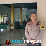 Bhabinkamtibmas Polsek Kuala Behe Laksanakan Pengamanan di Masjid Nurul Iman Ciptakan Rasa Aman Warga Sholat Jumat