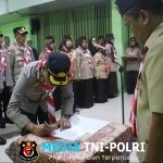 Kapolsek Tamansari Dikukuhkan sebagai Mabisa dalam Kegiatan Pengukuhan Saka Bhayangkara di SMKN 11
