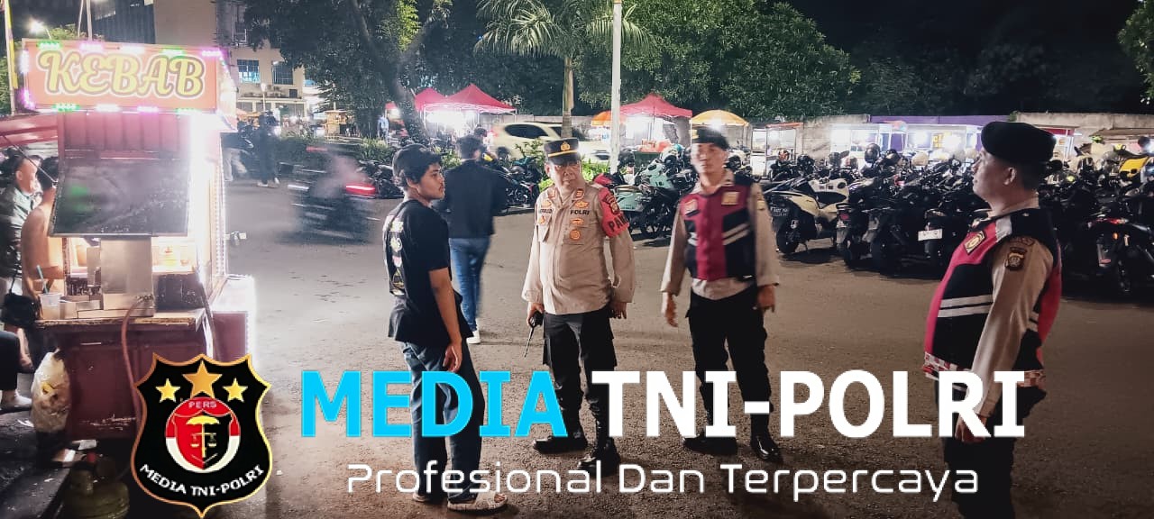 Polsek Kembangan Patroli Jalan Kaki, Wujudkan Keamanan Lewat Sentuhan Humanis
