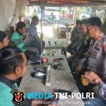 Polsek Cibarusah Gelar Jumat Berkah, Pererat Silaturahmi dengan Ojek Online