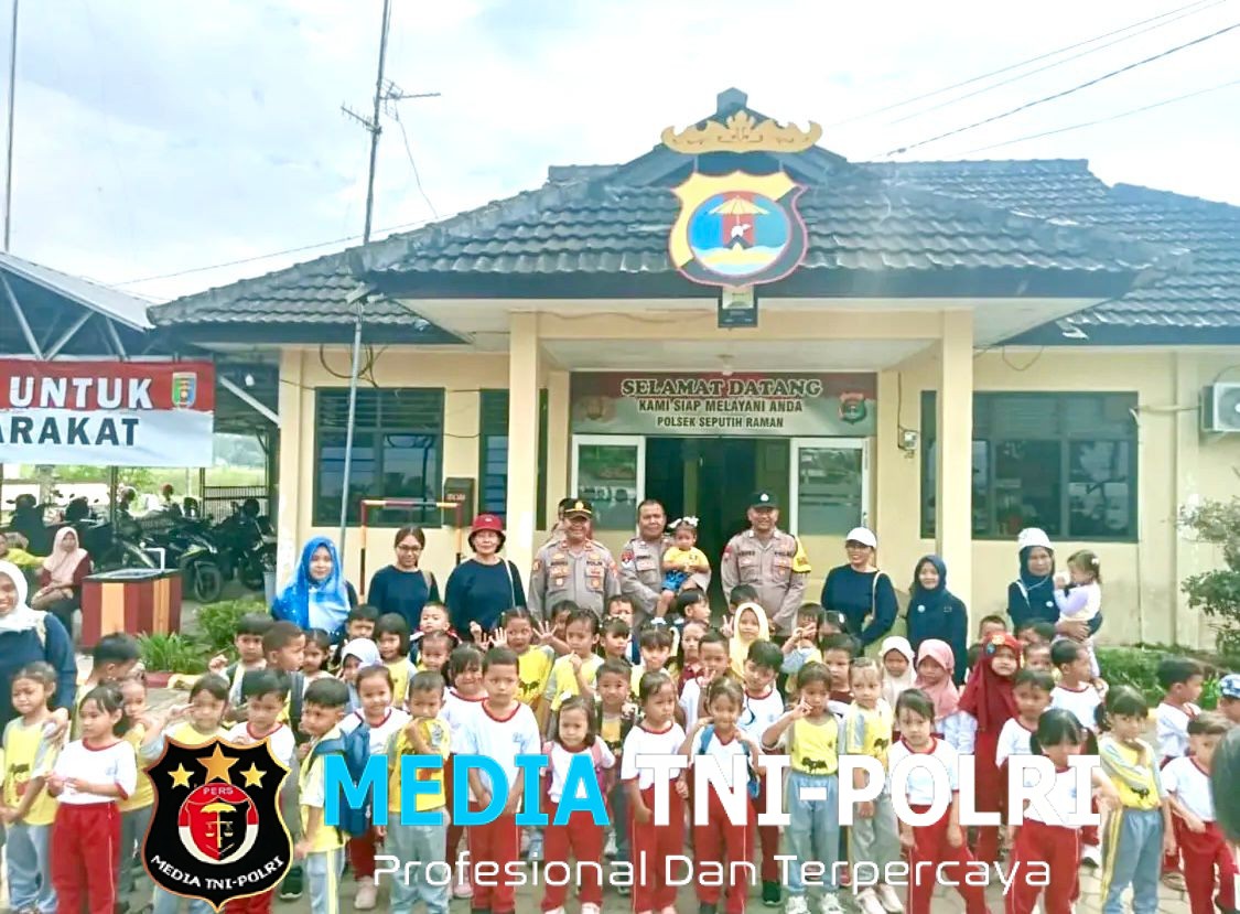 Dengan Penuh Keceriaan, Anak-Anak Paud dan TK Cerdas Ceria Kunjungi Polsek Seputih Raman
