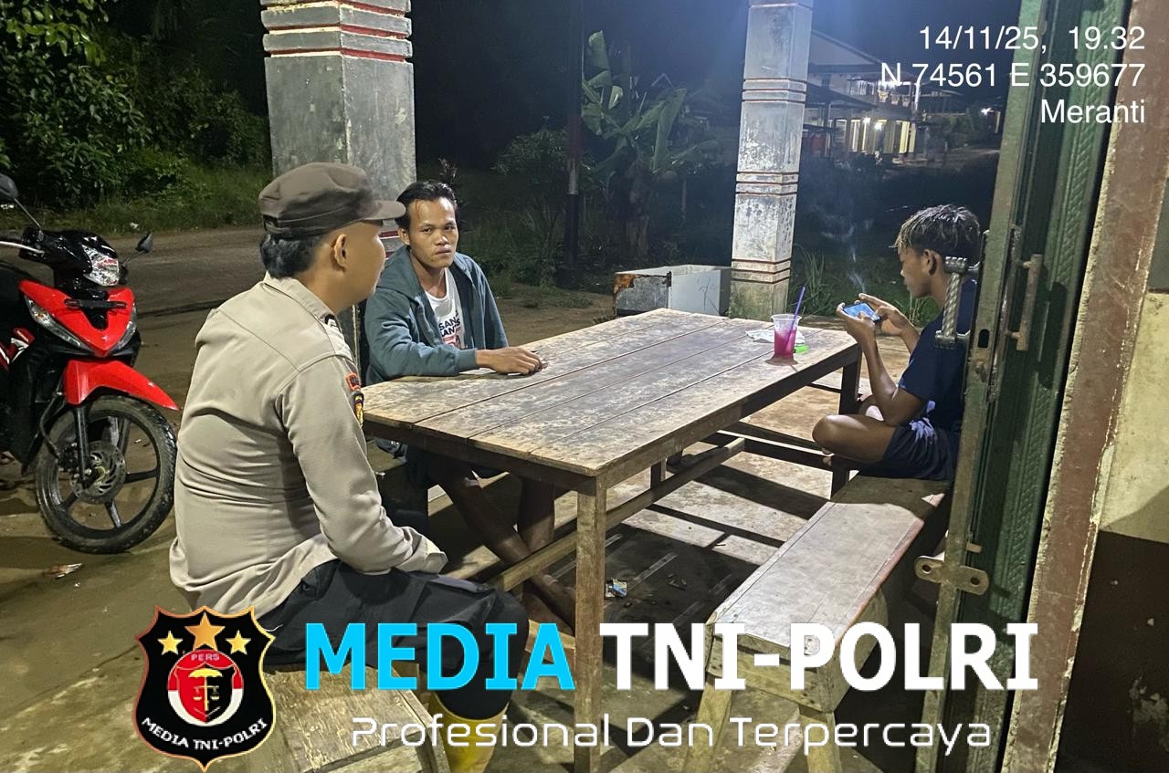 Polisi Sisir Permukiman, Jalin Kedekatan dengan Warga dalam Patroli Malam di Meranti