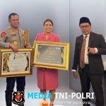 Berintegritas dan Berjiwa Sosial Tinggi Professor Kurjum Serahkan Leadership Awards Kepada Kombes Pol Dr. Luthfie