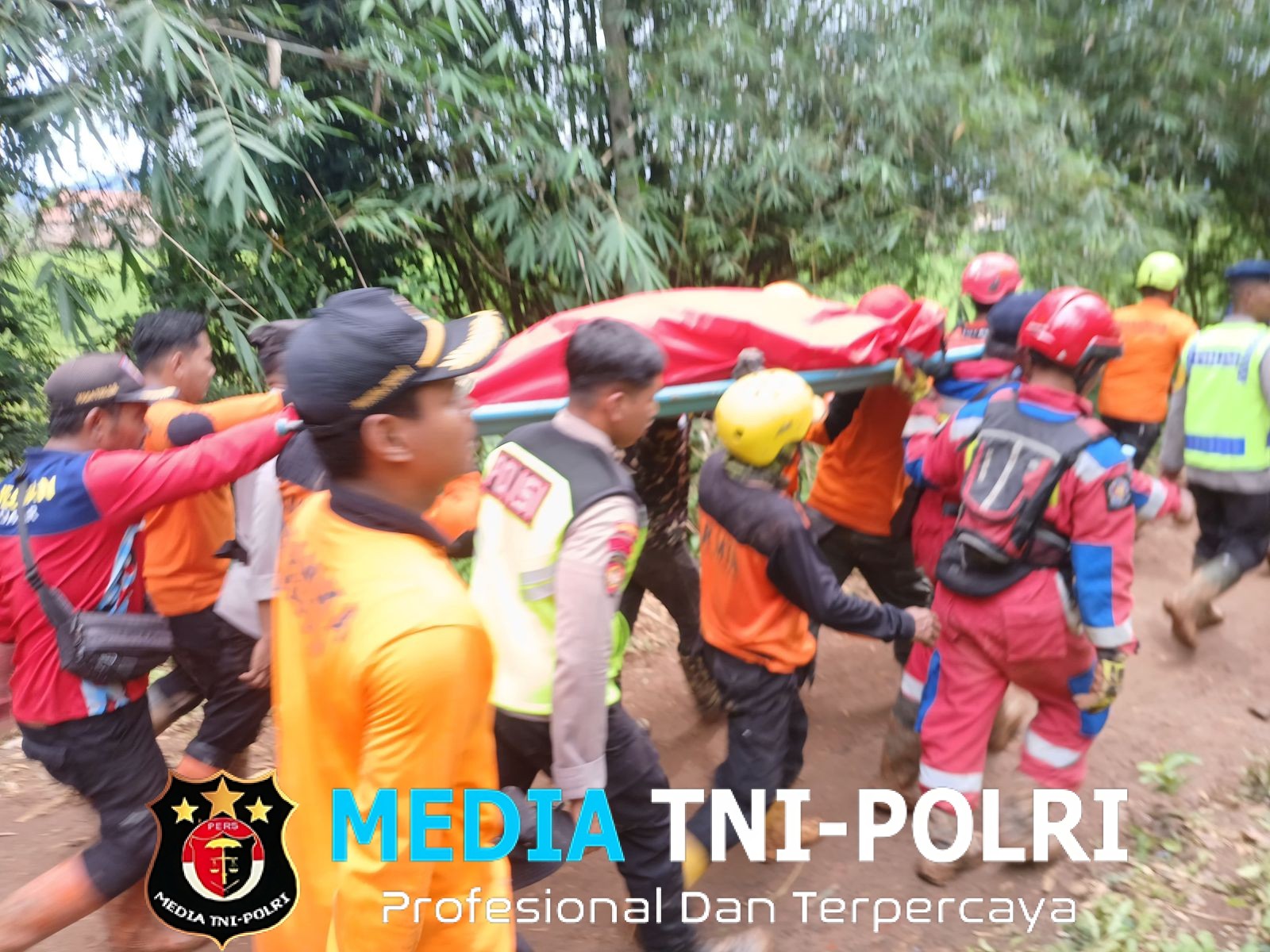 Tak Kenal Lelah, Tim DVI Polda Jateng dan Polresta Cilacap Identifikasi 8 Jenazah Korban Longsor Majenang