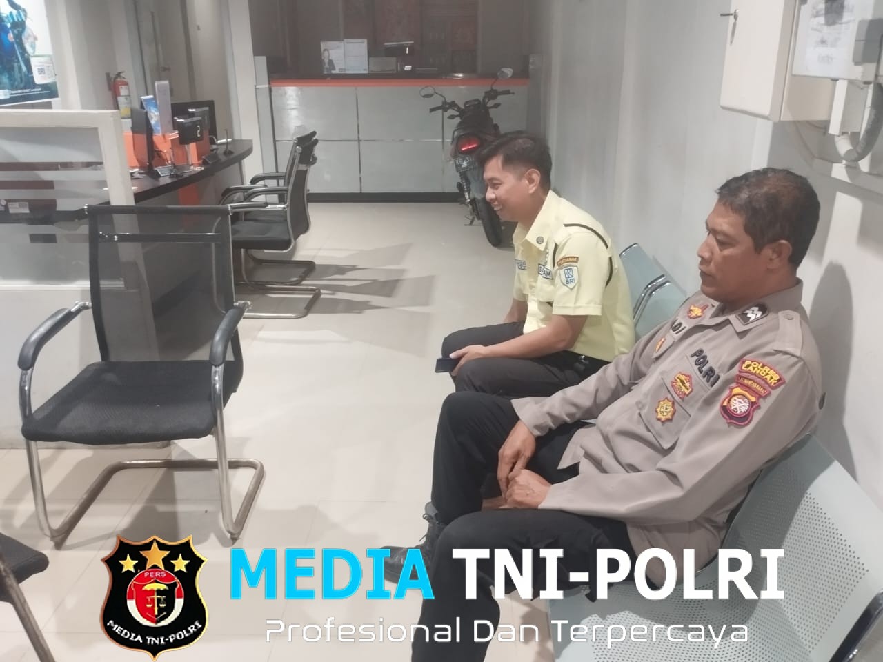 Patroli Malam Polsek Mandor Antisipasi Kejahatan Sejak Dini