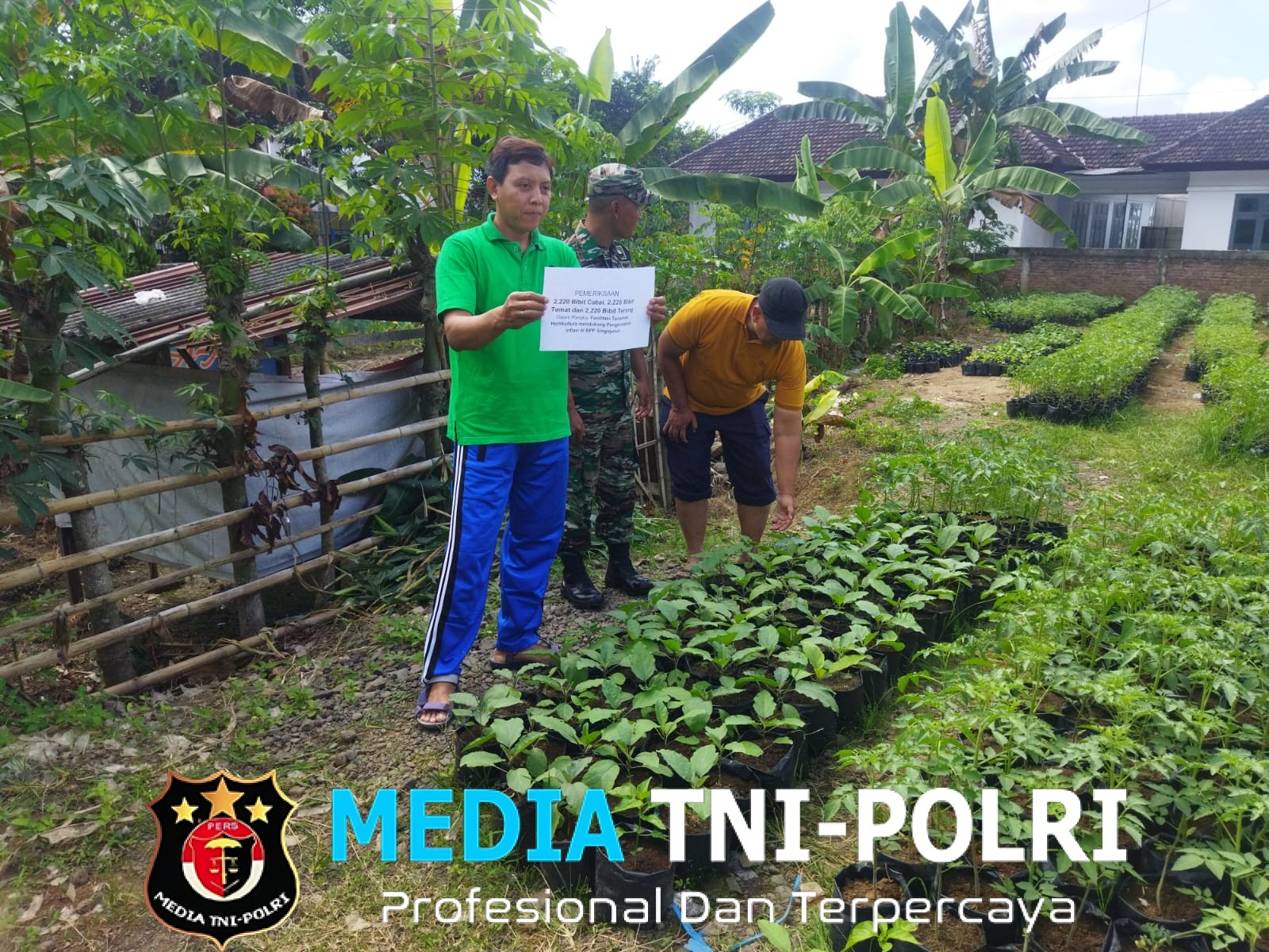 Anggota Koramil 0825/13 Singojuruh Lakukan Komsos dengan Poktan