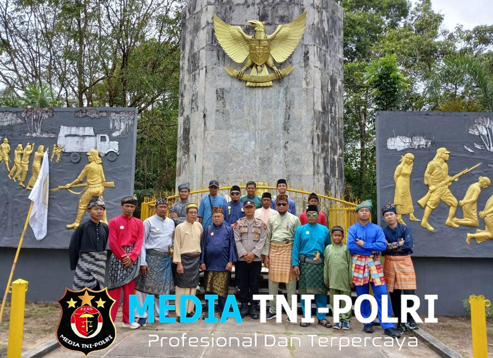 Hari Pahlawan Diperingati Khidmat di Makam Juang Mandor oleh Komunitas Melayu Berbudaya