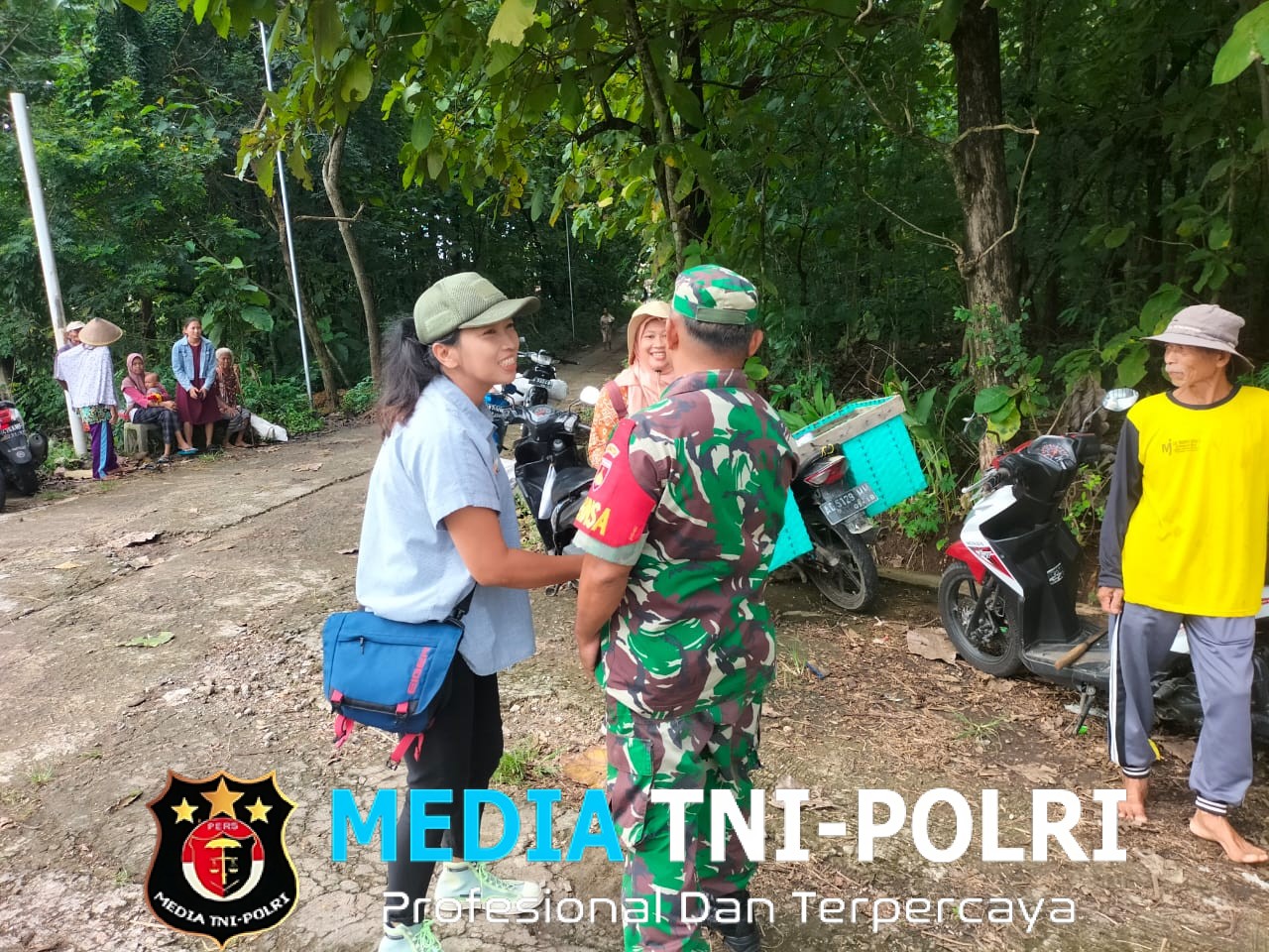 Babinsa dan PPL Nogosari Dampingi Petani Panen Padi