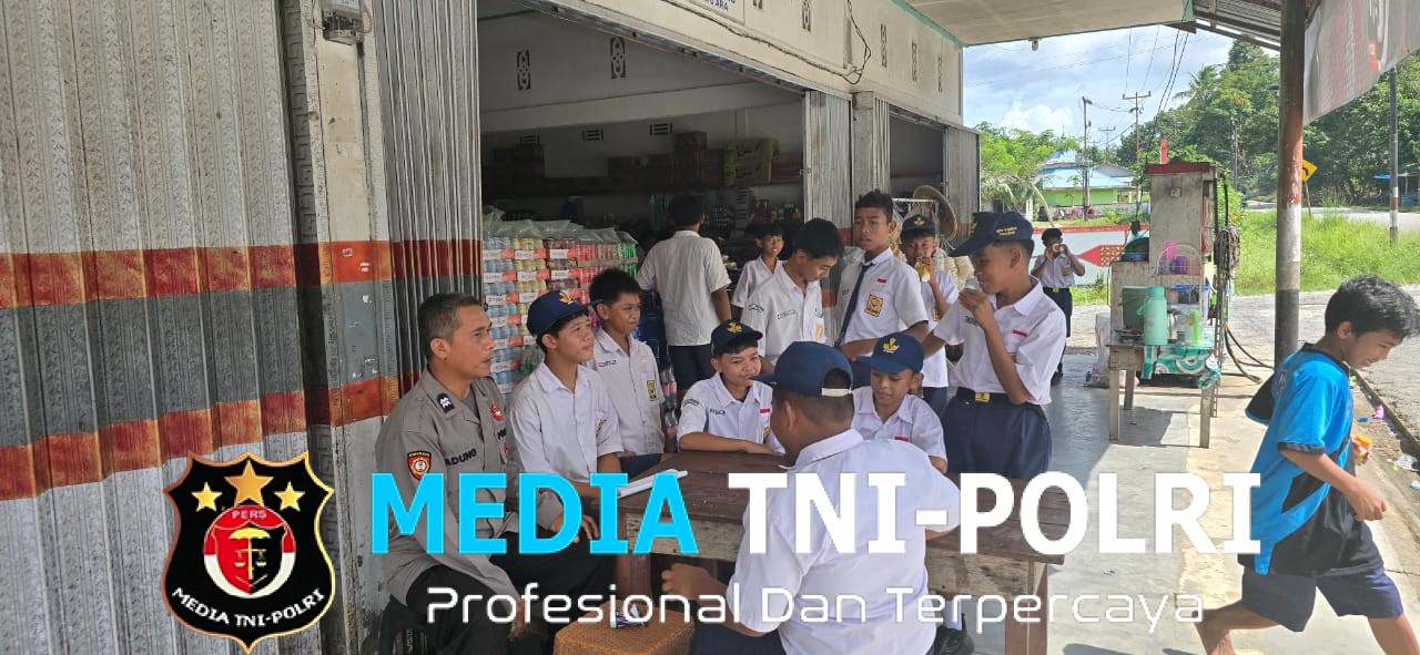 Pelajar Disapa Polisi di Jam Pulang Sekolah, Ini Pesan Kamtibmas yang Disampaikan