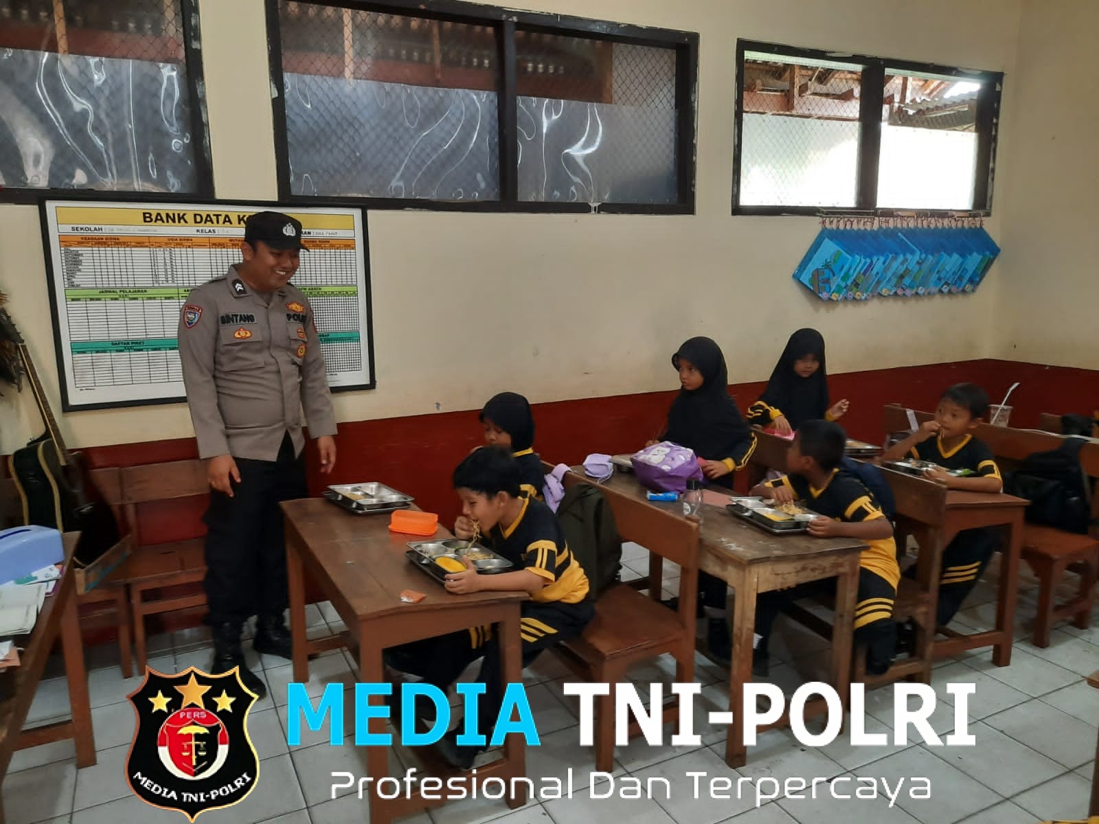 Pendistribusian Makan Bergizi Gratis di Ngadirojo Capai Ribuan Porsi, Polri Lakukan Pengawasan Ketat