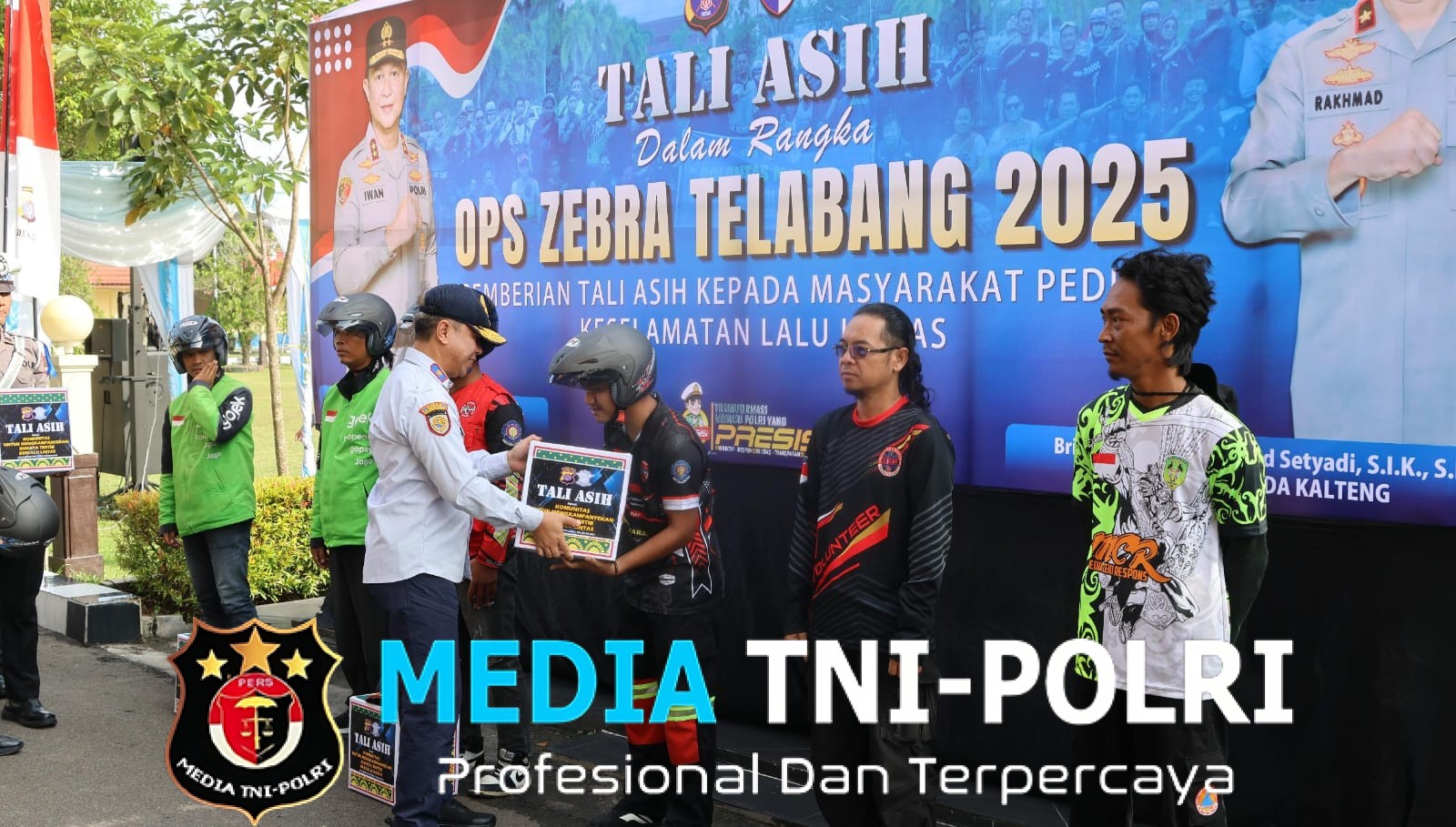 Peduli Keselamatan Berlalu Lintas, Kapolda Kalteng Beri Tali Asih Bagi Komunitas Ojol dan ERP