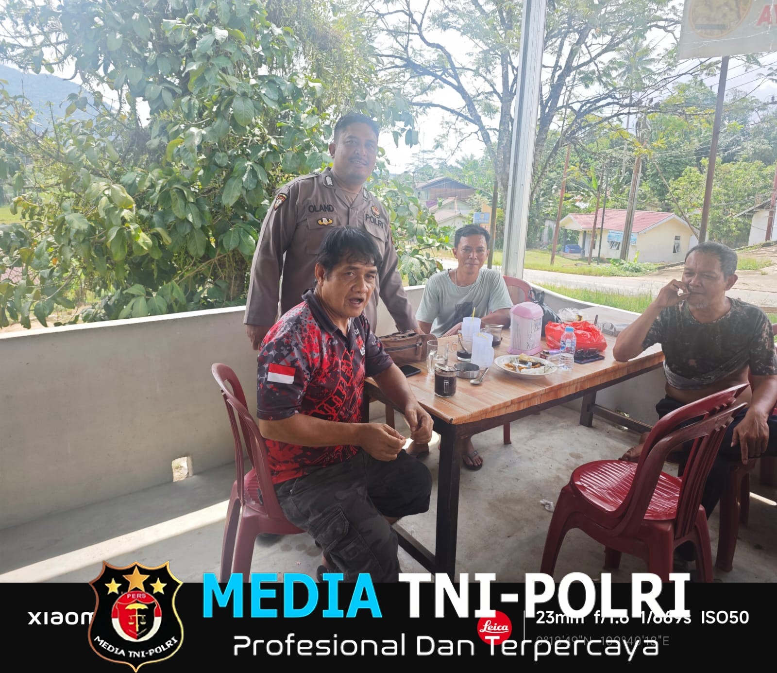 Siang Hari Jadi Momen Polisi Bangun Keakraban dan Keamanan Bersama Warga