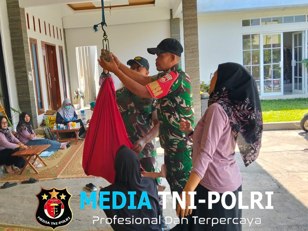 Pastikan Layanan Kesehatan Balita dan Ibu Hamil Berjalan Optimal, Babinsa Koramil Nogosari Dampingi Posyandu