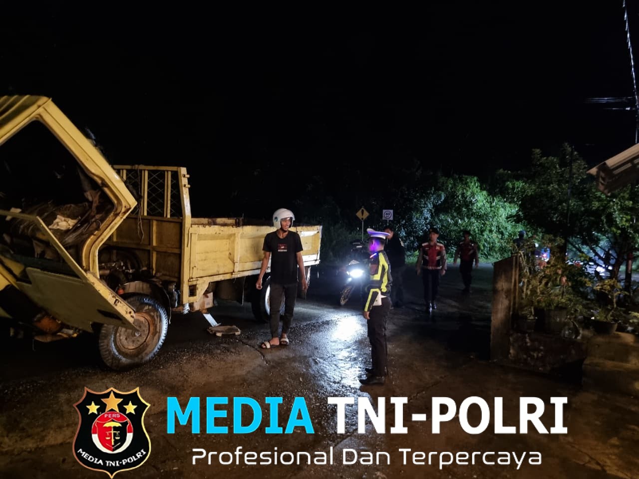 Meski Diguyur Hujan, Polisi Berhasil Atasi Kemacetan di Jalur II Akibat Mobil Engkel Mogok