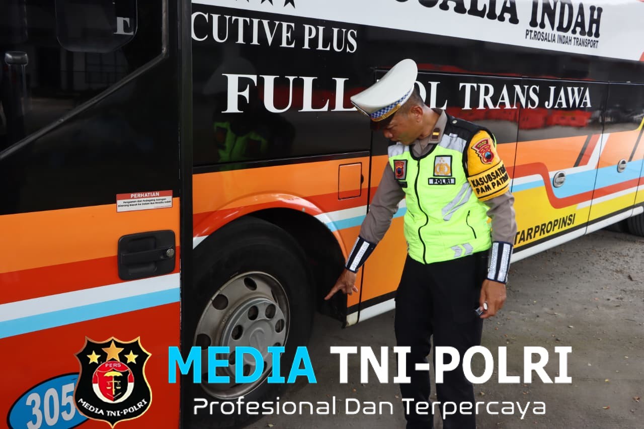 Ramchek Bus di Terminal Krisak, Sat Lantas Polres Wonogiri Pastikan Kelayakan Kendaraan Selama Ops Zebra Candi 2025