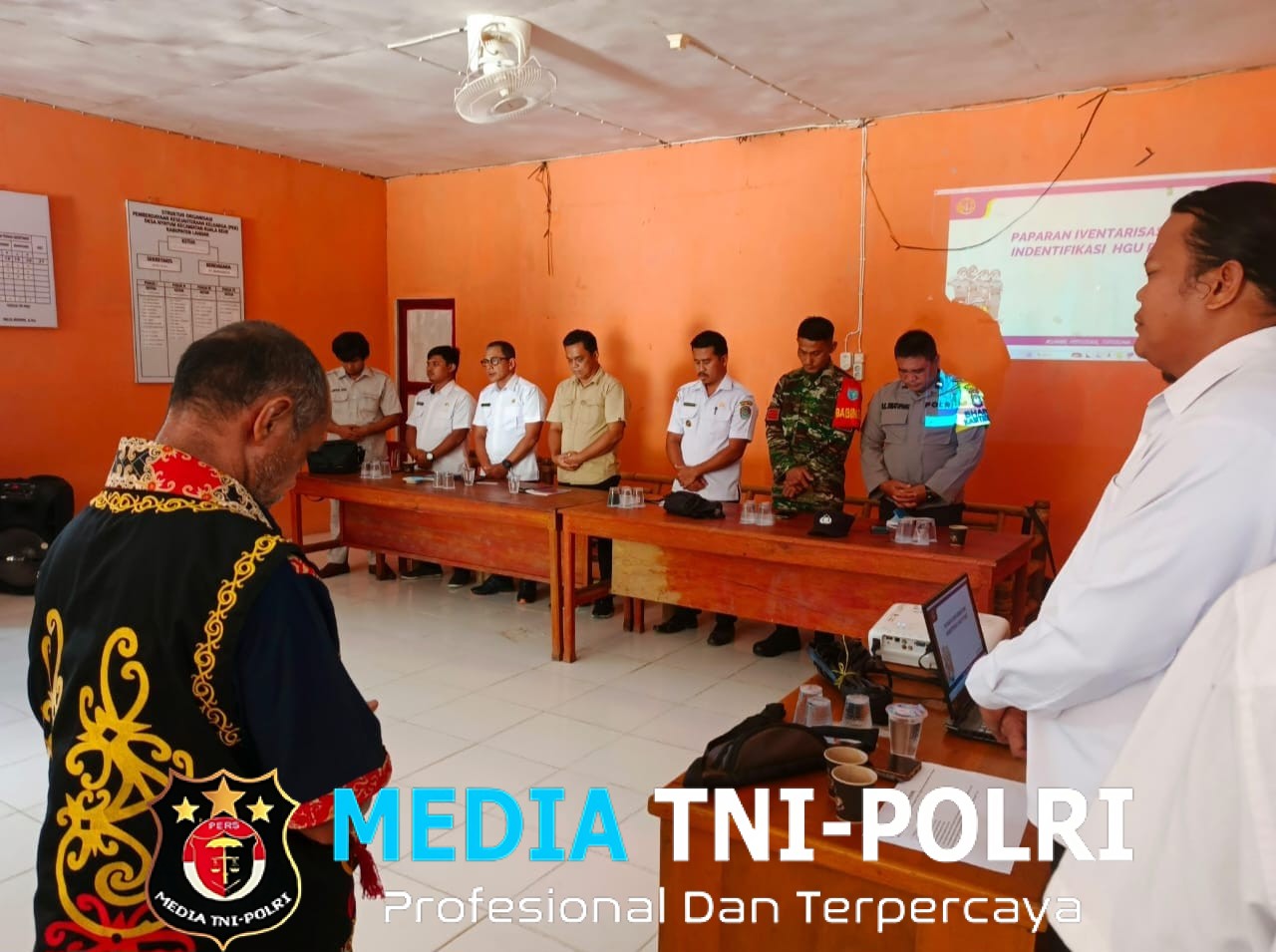 Bhabinkamtibmas Hadiri Kegiatan Rapat Sosialisasi Penetapan Identifikasi Ketersediaan dan Kepastian TCUN Serta Permintaan Data Ex.Tanah PT. Kebun Aria Wilayah Desa Nyayum