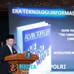 Mendagri Tito Terima Penghargaan Adibhakti Sanapati