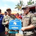 Respons Cepat Penanganan Longsor, Kemendagri Serahkan 4 Tenda Posko
