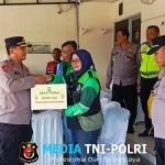 Polsek Babelan Gelar Jumat Peduli, Salurkan Bantuan Sembako untuk Ojol di Pup Marakash