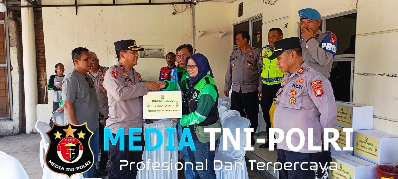 Polsek Babelan Gelar Jumat Peduli, Salurkan Bantuan Sembako untuk Ojol di Pup Marakash