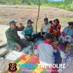 Babinsa Koramil 420-08/Tabir Melaksanakan Komsos dengan Tokoh Masyarakat dan Warga Desa Batang Kibul kec. Tabir barat