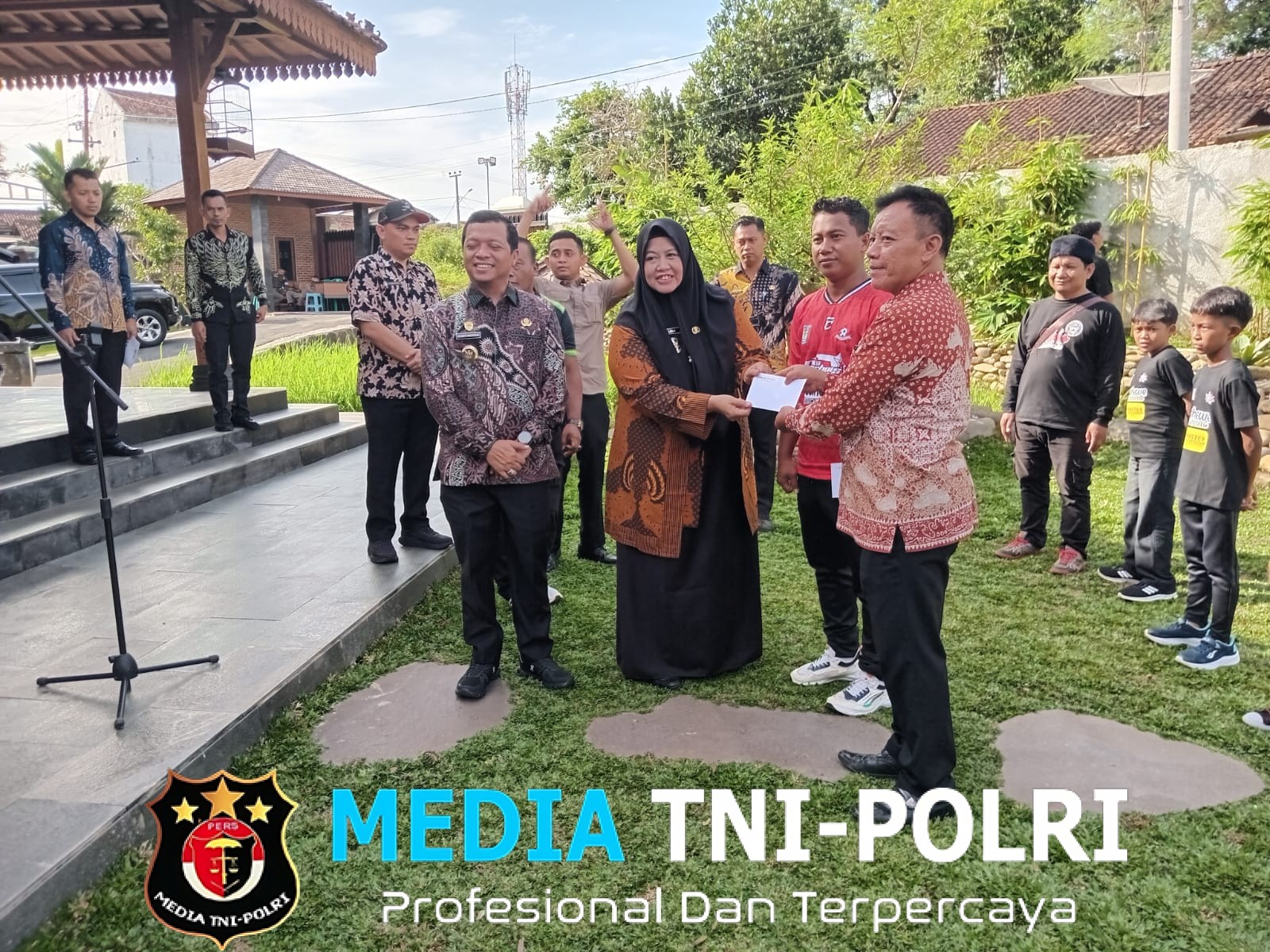 Bupati Pringsewu Riyanto Pamungkas Lepas SSB Star Boys Goes To ATP Soccer Grassroot Super Champion National 2025