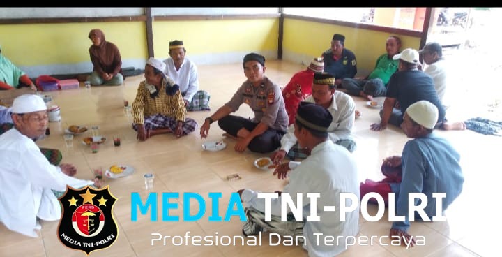 Silaturahmi Hangat Kanit Binmas Sebangki Disambut Antusias Jemaah Surau Al-Bukhori