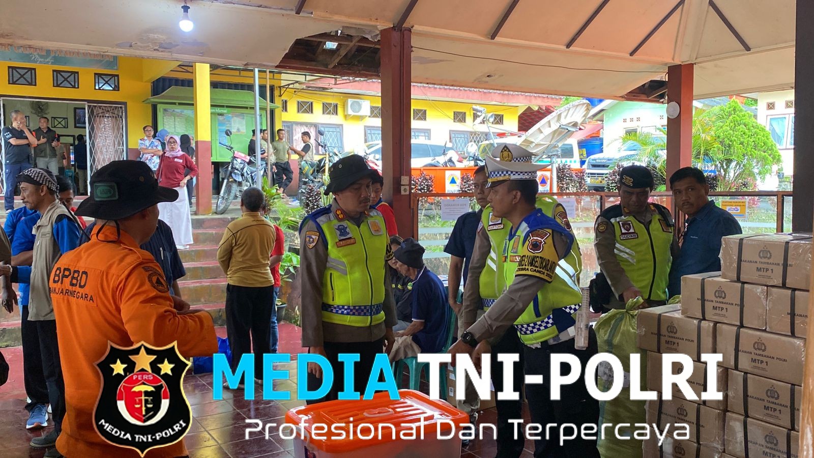Kapolri Kirim Logistik Bantuan Bencana Tanah Longsor Banjarnegara