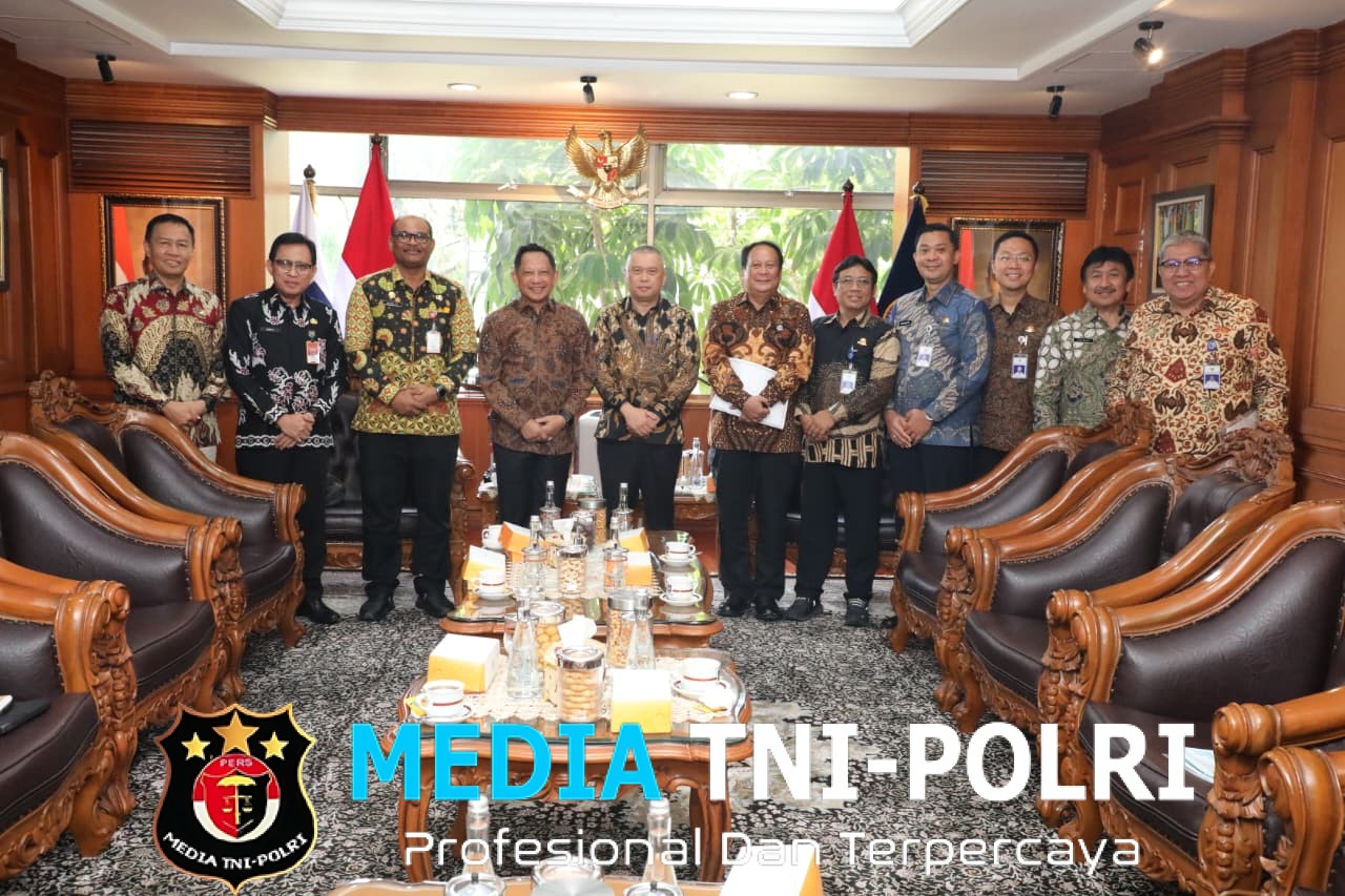 Mendagri dan Menhub Bahas Pengamanan hingga Pengendalian Inflasi Jelang Nataru