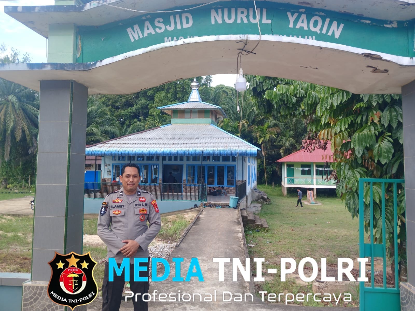 Polsek Menjalin Lakukan Pengamanan Sholat Jumat