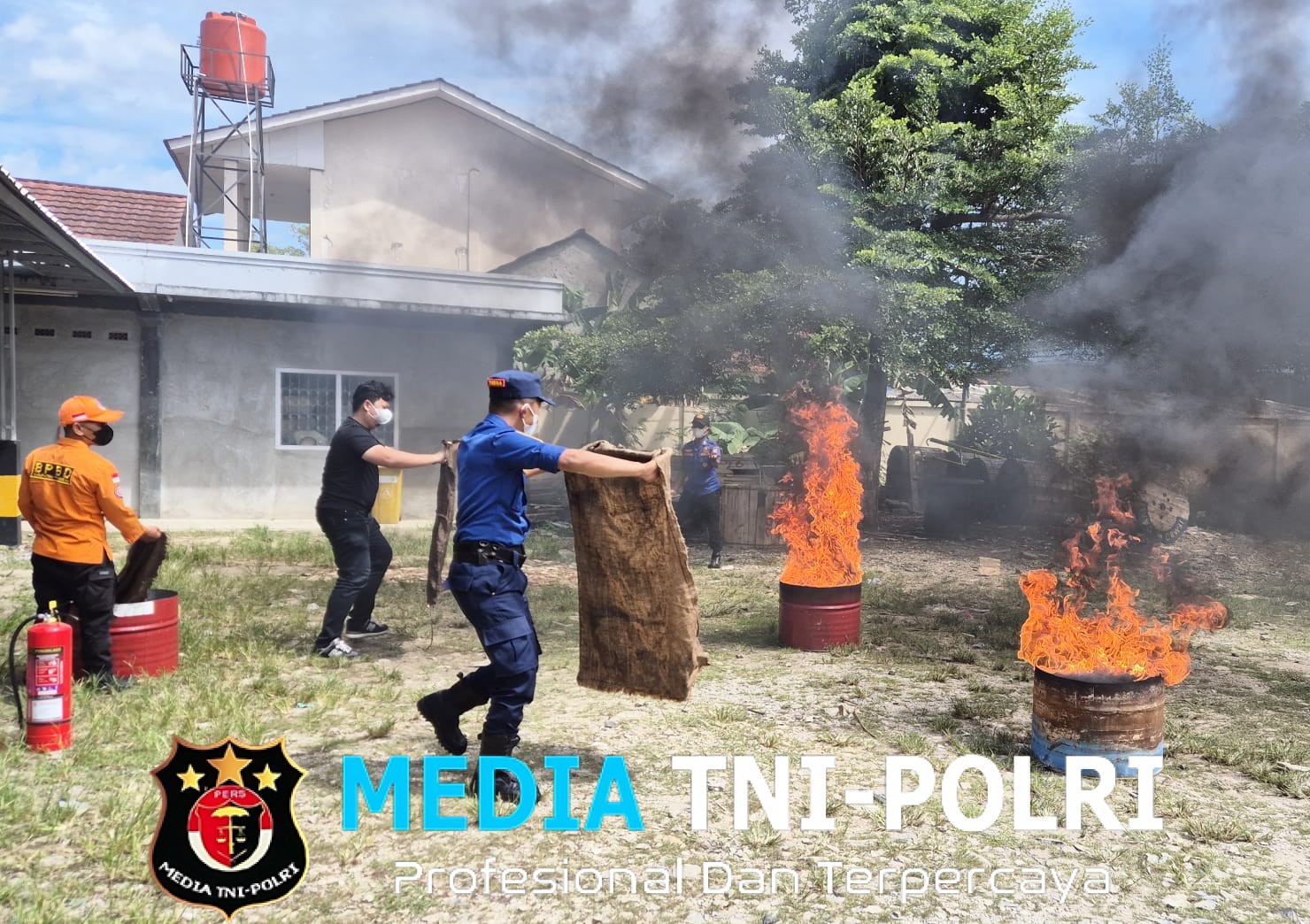 PLN UP3 Pringsewu Gandeng BPBD Gelar Simulasi Tanggap Darurat Bencana dan Kebakaran Guna Tingkatkan Kesiapsiagaan