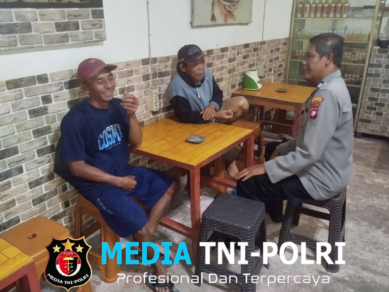 Polda Jatim Berangkatkan Bantuan Kemanusiaan untuk Warga Terdampak Erupsi Semeru