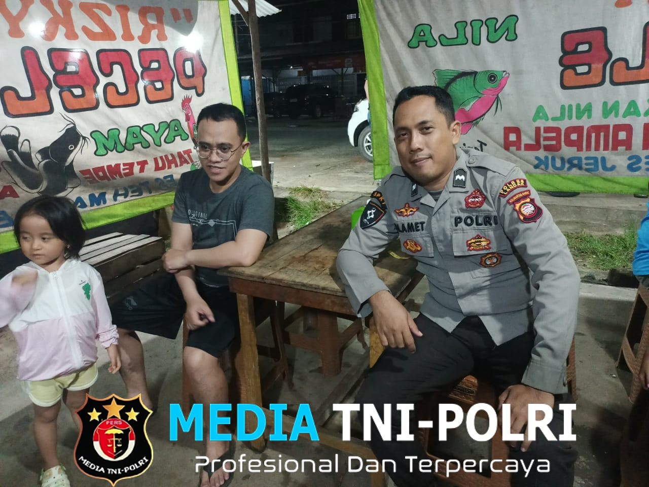 Personil Polsek Menjalin Insentif Patroli Malam Dan Dialogis Warga