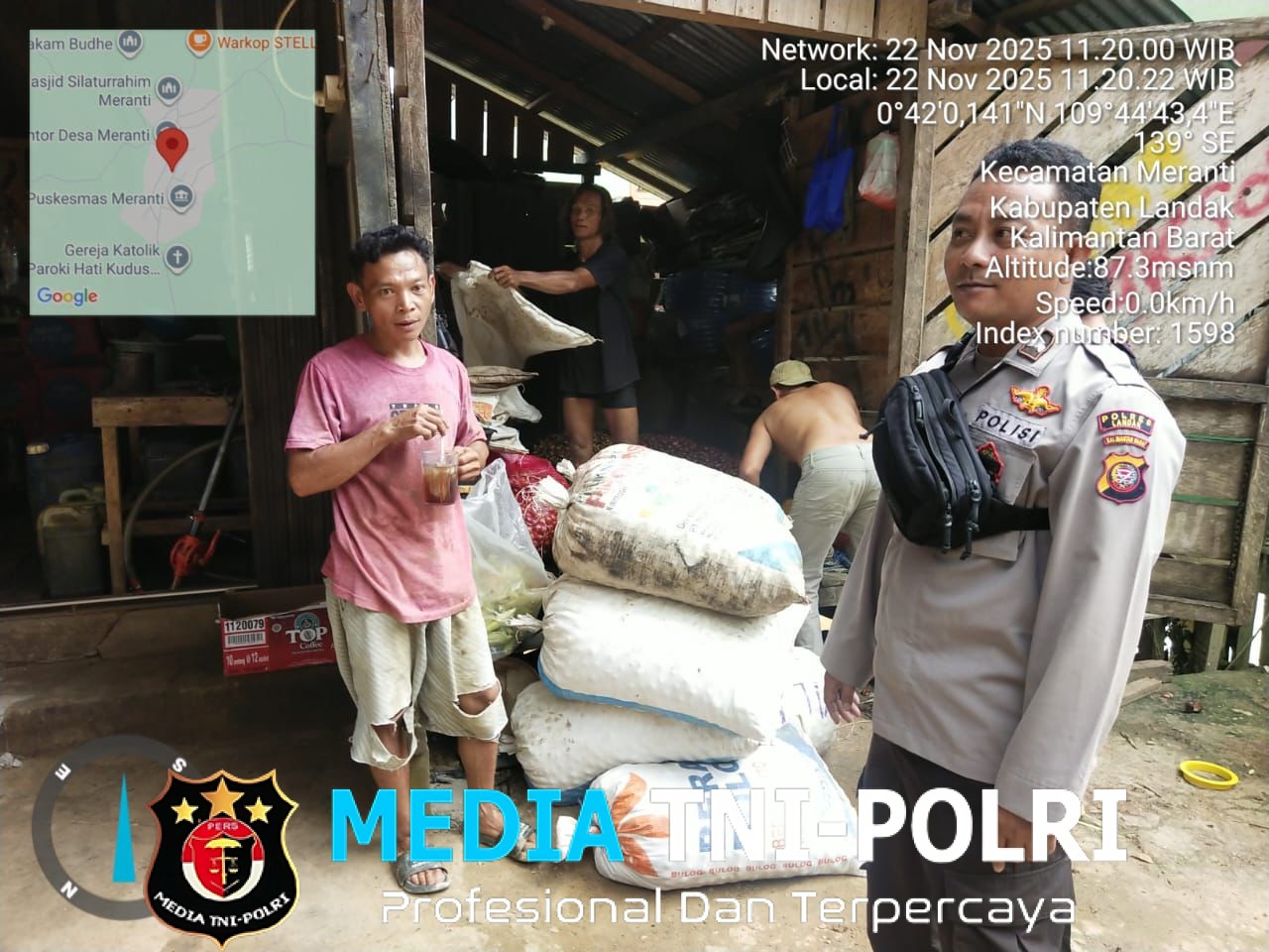 Polisi Sambangi Warga Saat Patroli Siang, Jalin Kebersamaan dan Ciptakan Rasa Aman